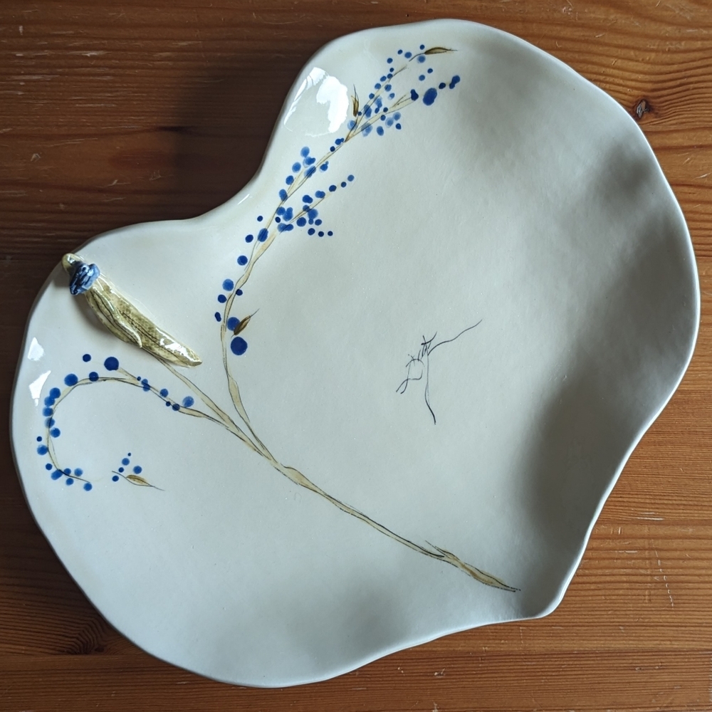 Barbara Baatz: heart-shaped "peas in a pod" plate